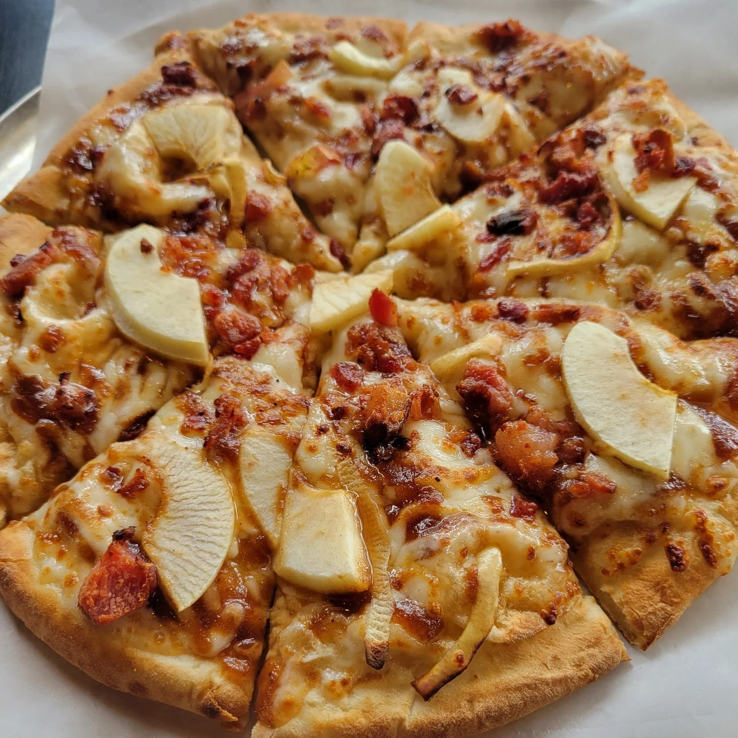 Leaves are falling, the air is cool &amp; crisp, pumpkin spice has found it's way into everything...this can only mean one thing. Fall is here.

🍎And so is our FAMOUS Apple Butter Pizza! 🍎

Here for a limited time only.