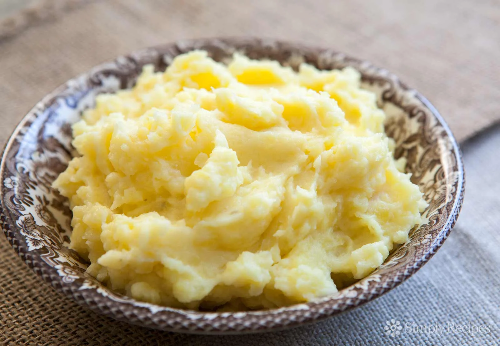 perfect-mashed-potatoes-horiz-a-1600.jpg