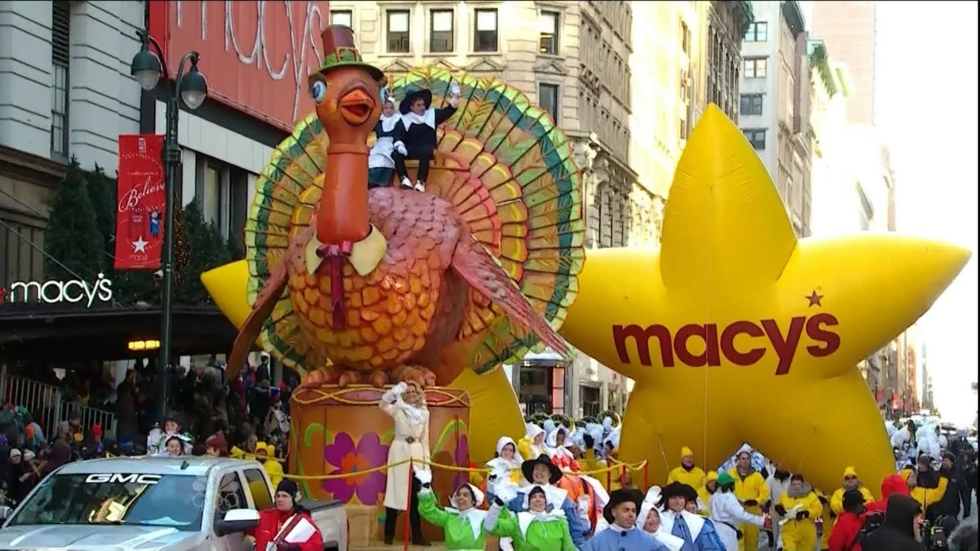 hc-ugc-article-macys-thanksgiving-day-parade-bus-trip-2015-11-13.jpg
