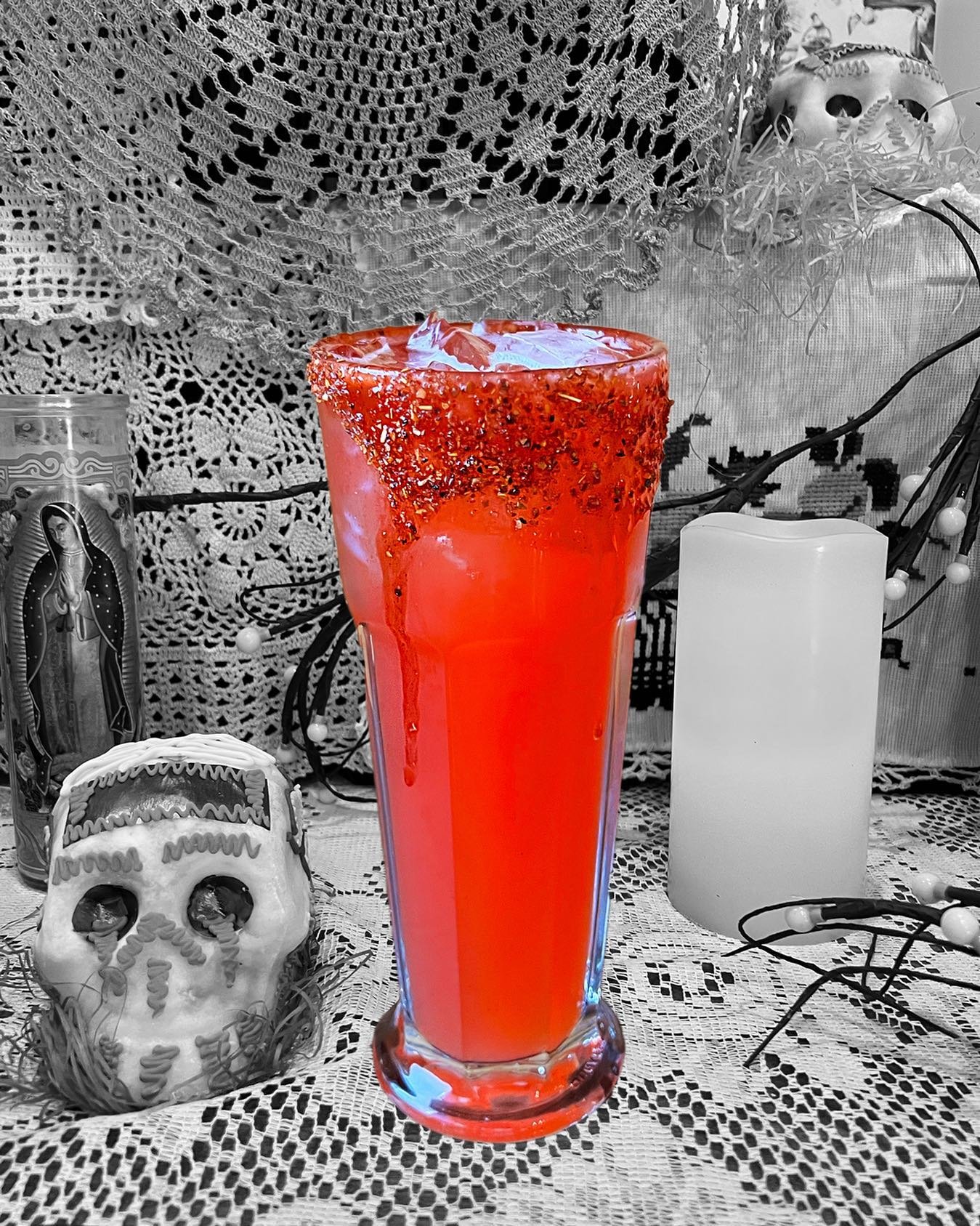 Spooky Season Special: 
🧛🏻&zwj;♀️🩸VAMPIRO🩸🧛🏻&zwj;♂️

This bloody good Mexican cocktail which translates to &ldquo;Vampire&rdquo; features Teremana Blanco tequila, Sangrita, grapefruit, soda, lime &amp; Tajin rim. A refreshing, tangy cocktail wi
