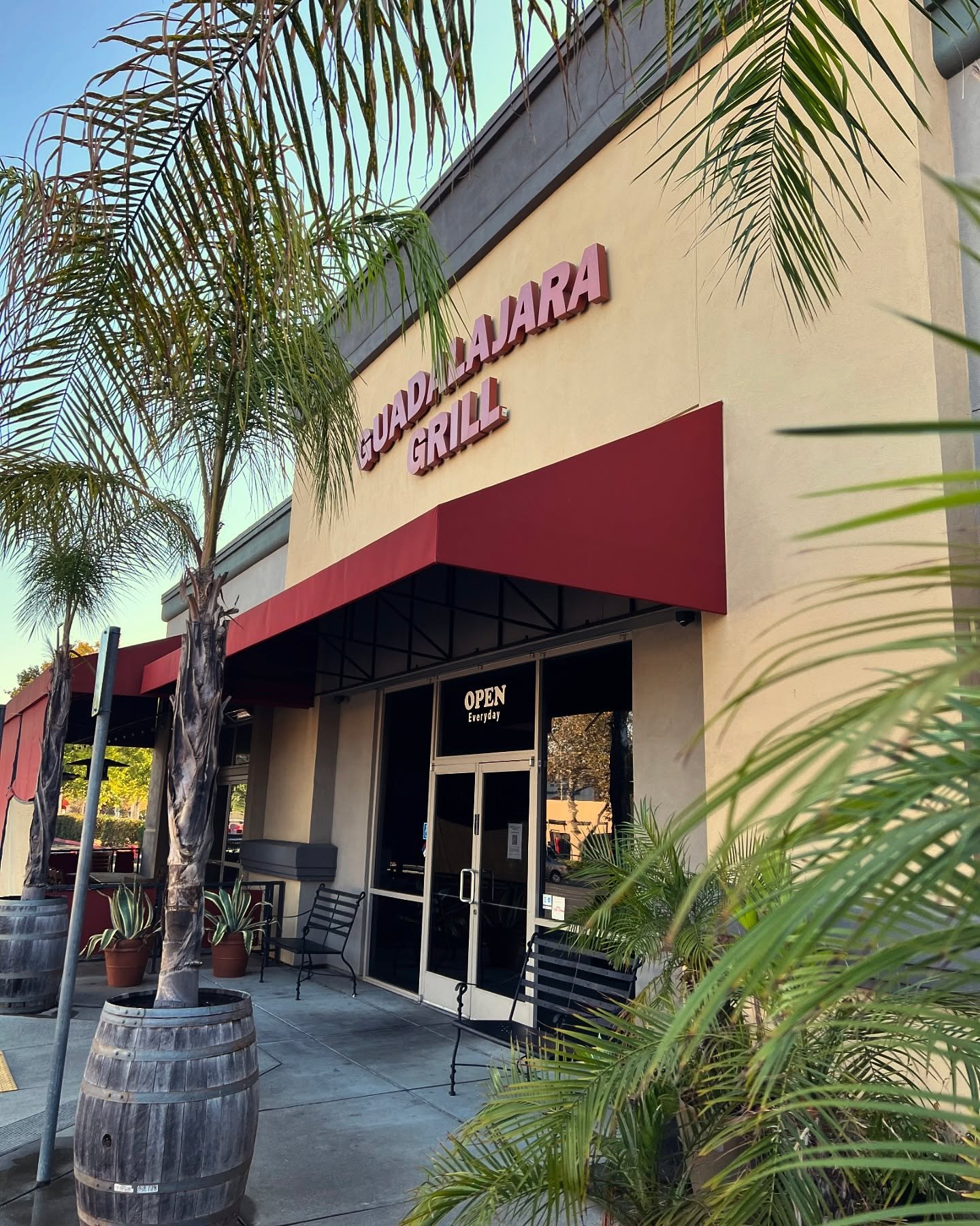We are open 11:30am-8:30pm this 🇺🇸 Independence Day 🇺🇸
Join us for some tequila and tacos before your festivities 🎆
#hotplatehotplate #guadgrill #fourthofjuly #independenceday #4thofjuly #mexicanfood #mexicanrestaurant #eastbayeats #visitconcord