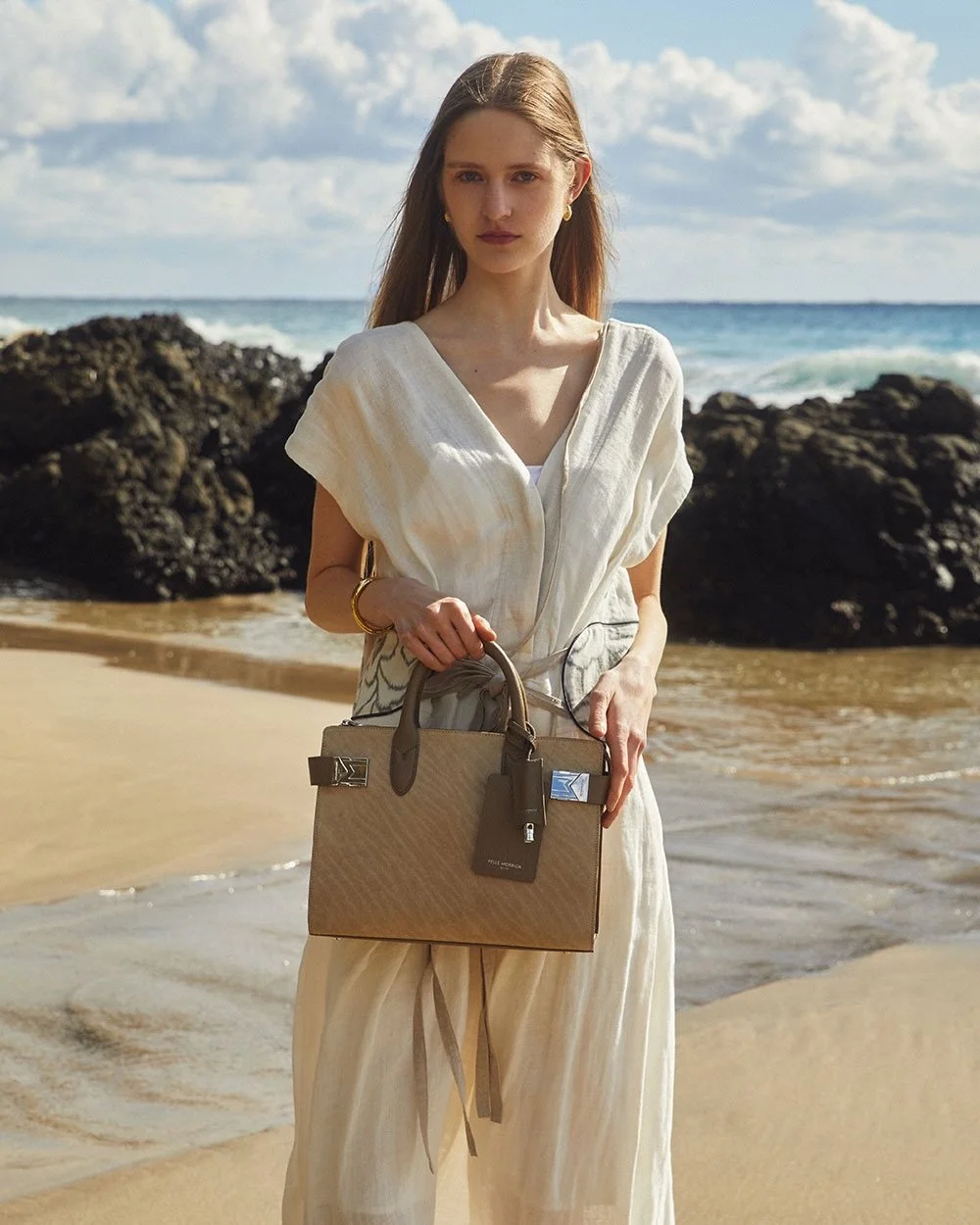 PAIGE @paigew.124 in beautiful new campaign for @pellemorbida715 

-

#pfm #pattifalconeragency #scoutmepfm #calgarymodel