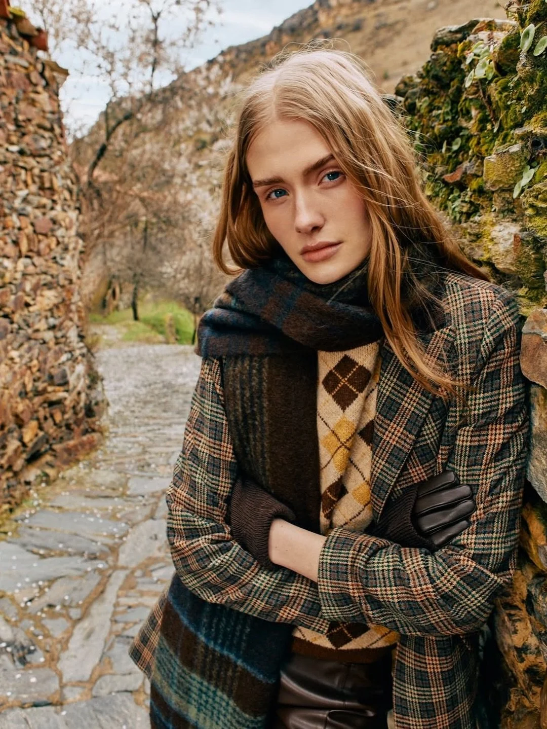 HANNAH @hannahmarymodels in stunning new campaign for @danielcassinuy 

－

#pfm #pattifalconeragency #scoutmepfm #calgarymodel