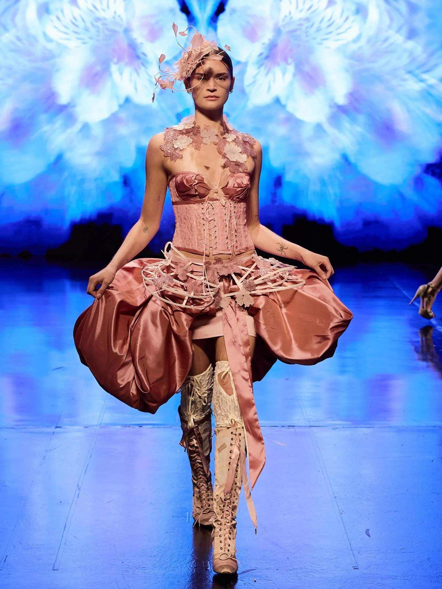 CAILIN @falconercailin walking at @intermoda 

Designers @hazyel.studio @csm.edith.martin @jot_madrid @edhergin 

-
#pfm #pattifalconeragency #scoutmepfm #calgarymodel