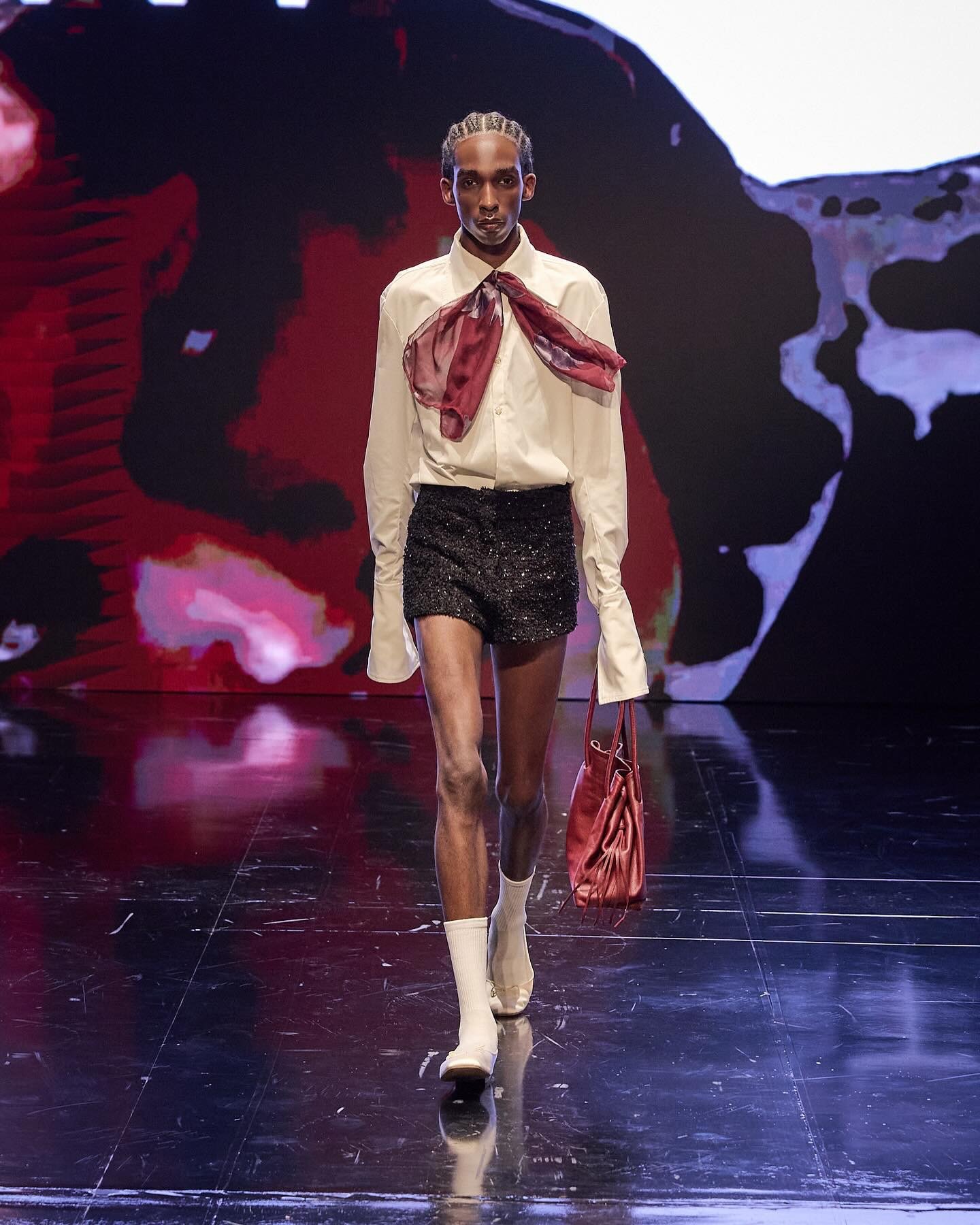 JONAH @jonah.kivell waking at @intermoda 

Designers @aryvilla_ @modasiteso @me____nah @paulinalunamx 
-
#pfm #pattifalconeragency #scoutmepfm #calgarymodel