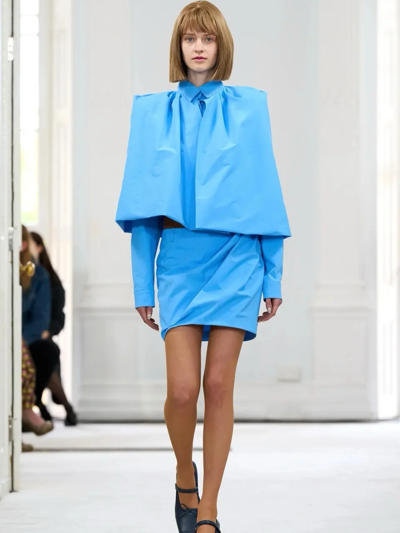 PAIGE @paigew.124 walking at #LFW for @ashleywilliamslondon 

Photo @isidore_montag via @voguerunway 

-

#pfm #pattifalconeragency #scoutmepfm #calgarymodel