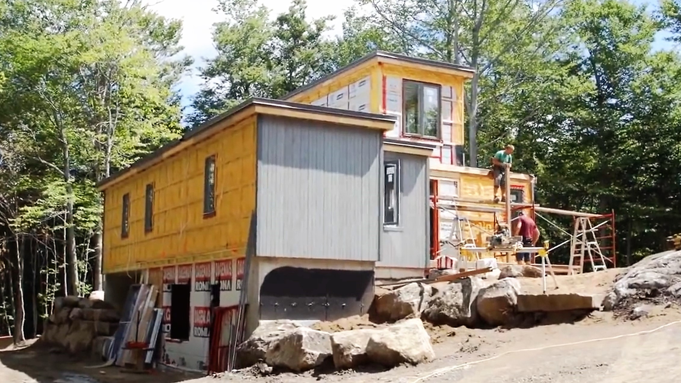 Une maison fabriquée avec des conteneurs maritimes
