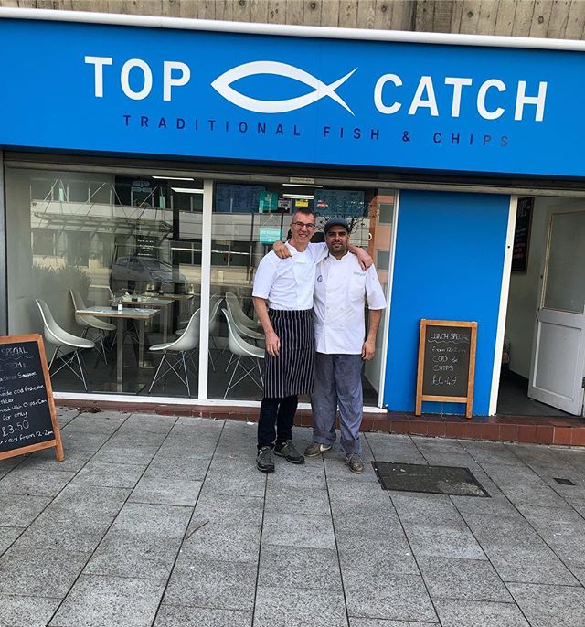 It was a pleasure having Fred from @chezfreduk in our shop today a great asset to our industry raising money for @thefishmish @kfeltd @freddiecapel
