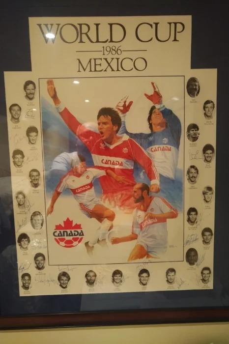 1986 World Cup, Mexico poster with autographs from staff & players