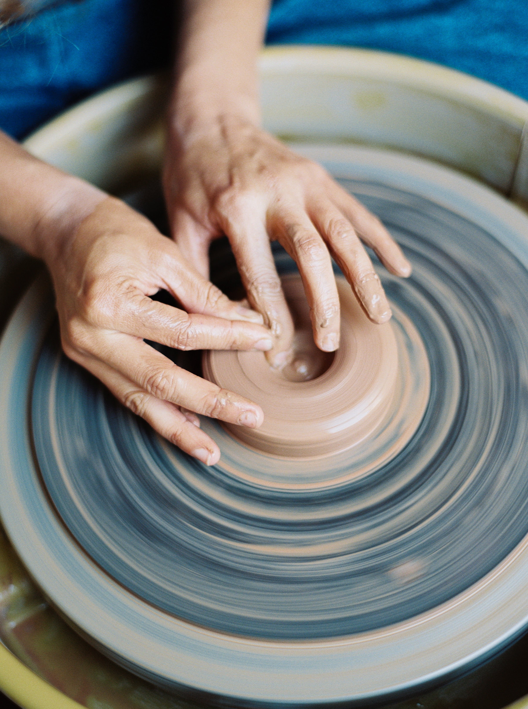 artistprofile-katherinemoes-pottery-annapeters-annapetersphoto-unearthing.tc-5.jpg