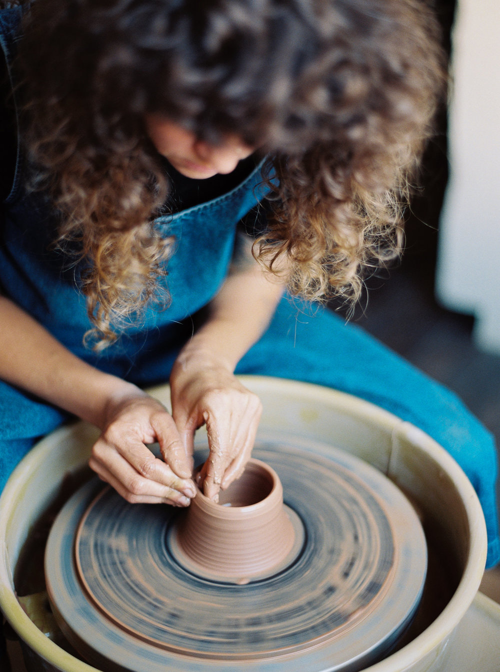 artistprofile-katherinemoes-pottery-annapeters-annapetersphoto-unearthing.tc-10.jpg