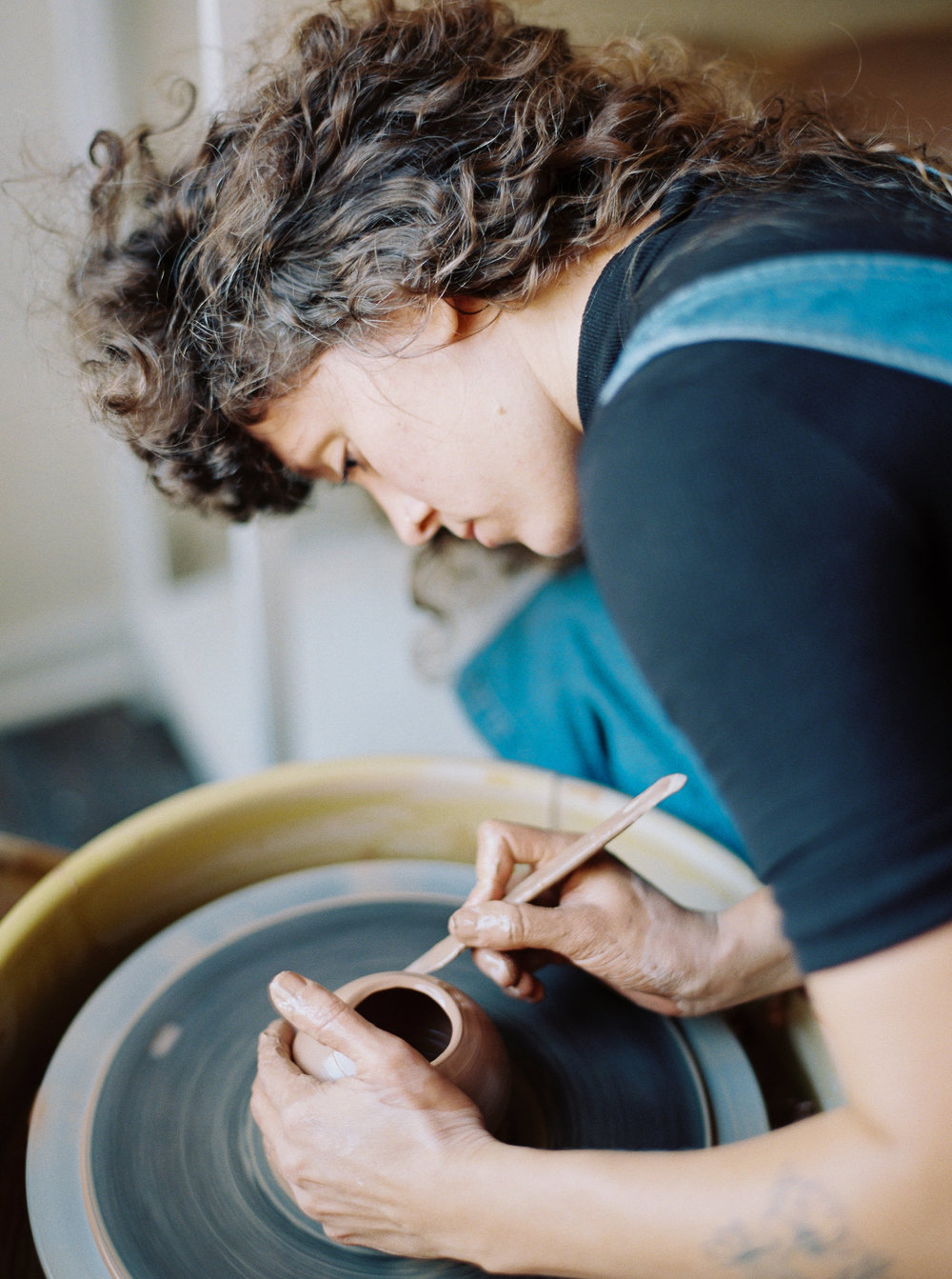 artistprofile-katherinemoes-pottery-annapeters-annapetersphoto-unearthing.tc-12.jpg