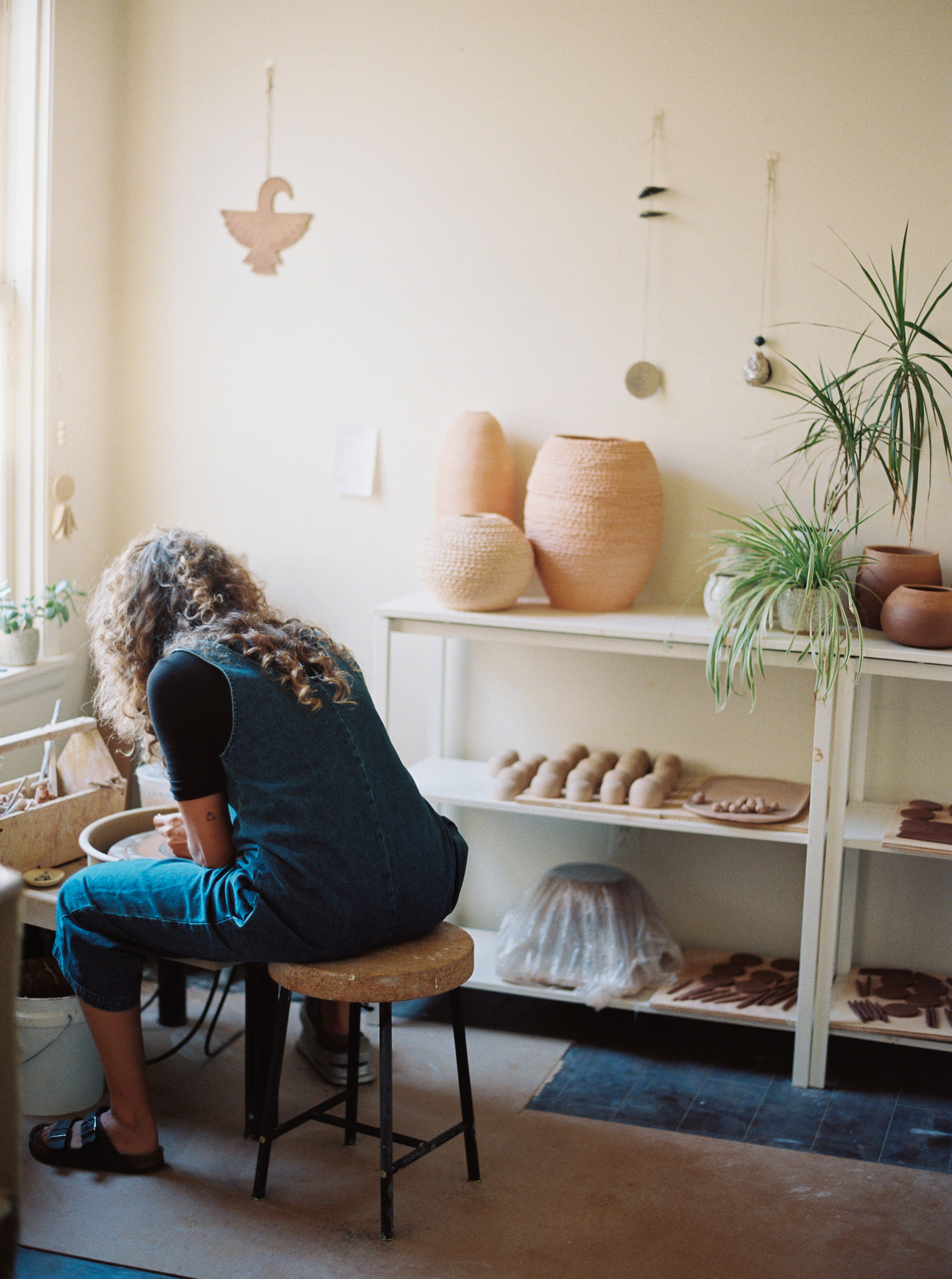 artistprofile-katherinemoes-pottery-annapeters-annapetersphoto-unearthing.tc-46.jpg