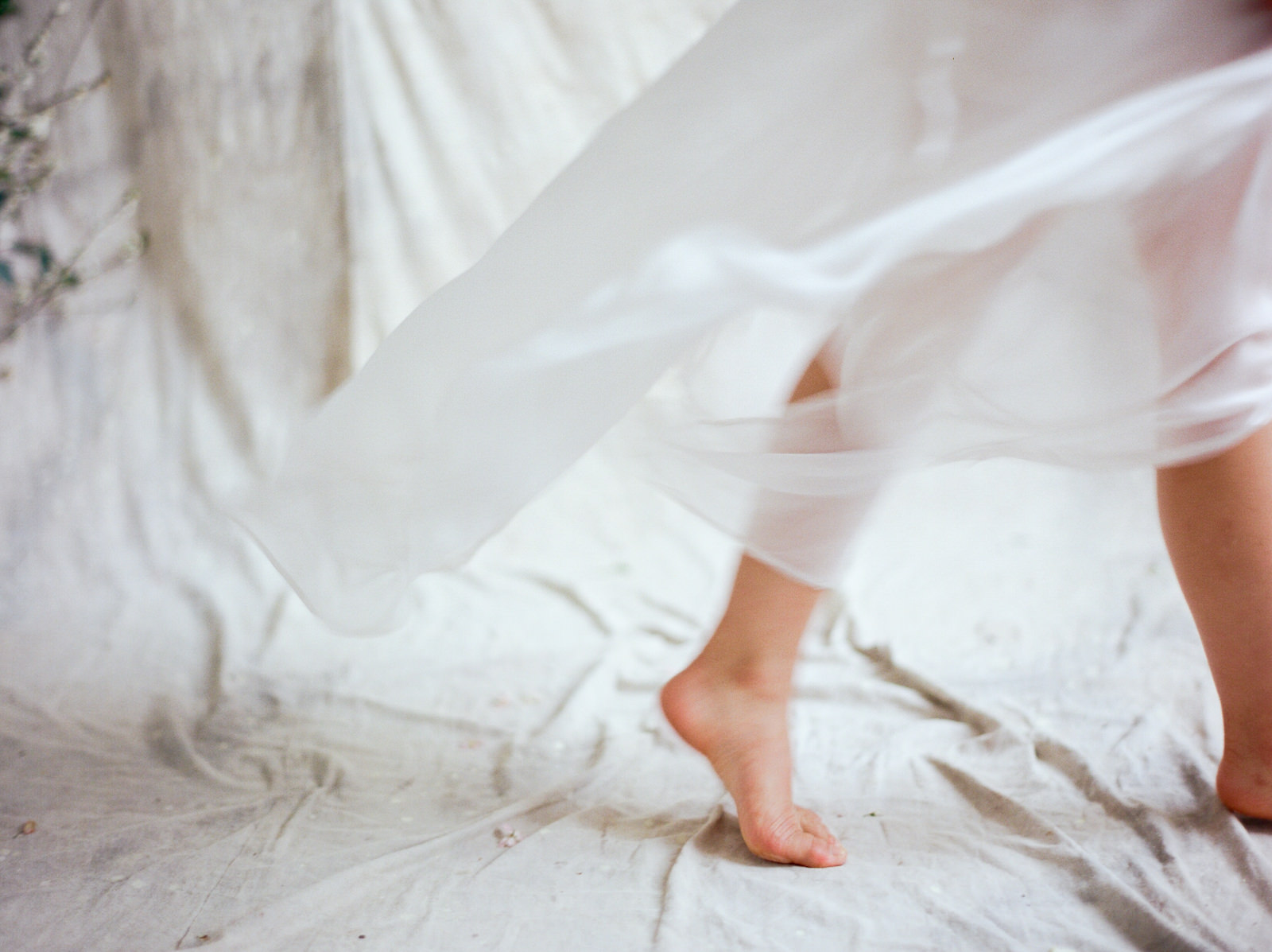 sandra-chau-stylist-fine-art-editorial-shoot-wedding-dress-hair-movement-unearthingtc-1.jpg