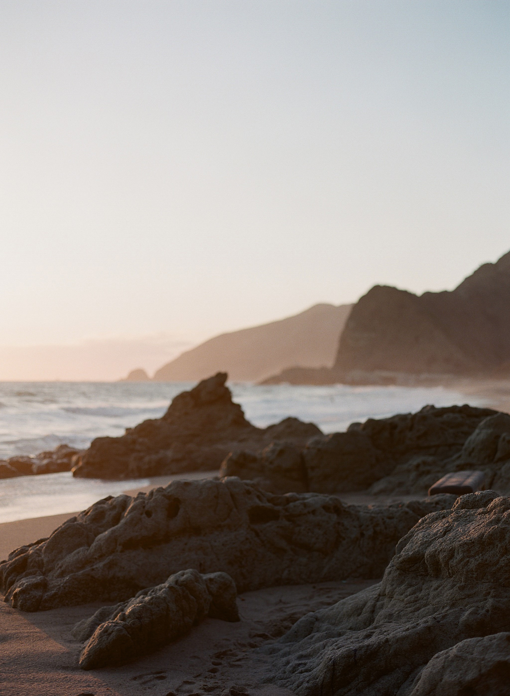 lauramurray-travel-destinationphotography-creativetravel-artists-filmphotography-unearthingtc-malibu-cliffside-ocean-shore.jpg