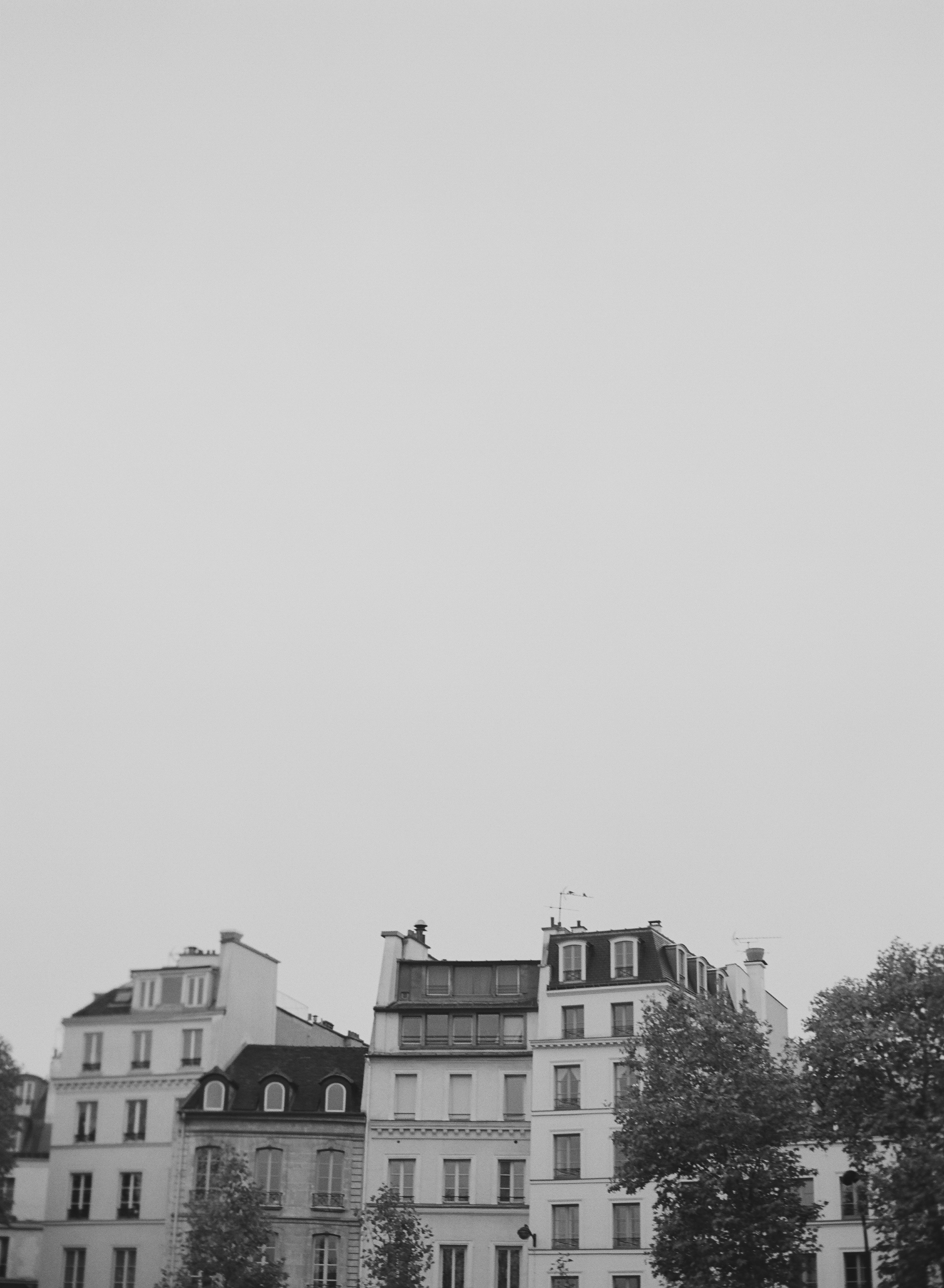lauramurray-travel-destinationphotography-creativetravel-artists-filmphotography-unearthingtc-paris-buildings-architecture.jpg