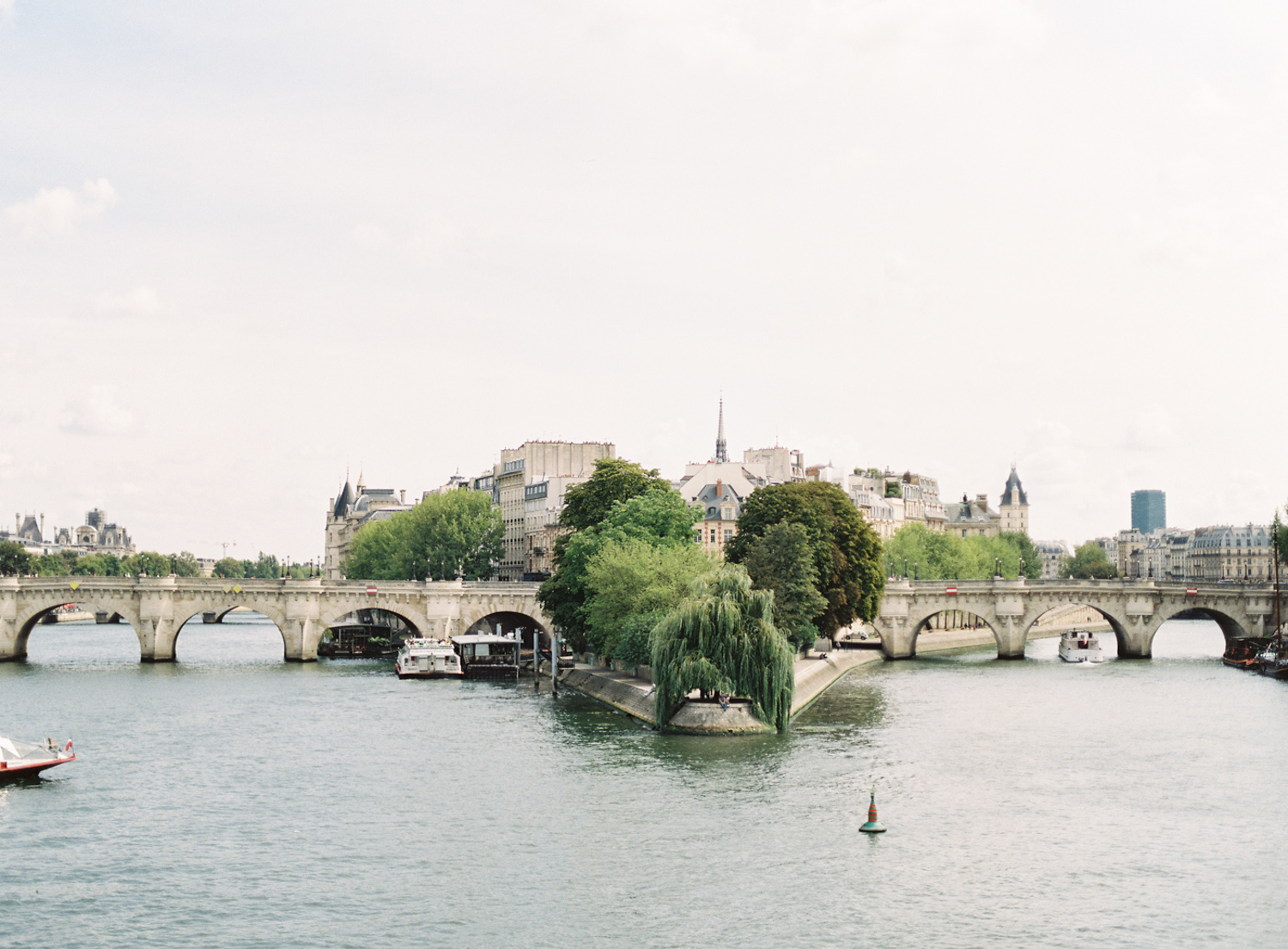 kerstin-lillikadphotography-travel-destinationphotography-creativetravel-artists-filmphotography-unearthingtc-europe-bridge.jpg