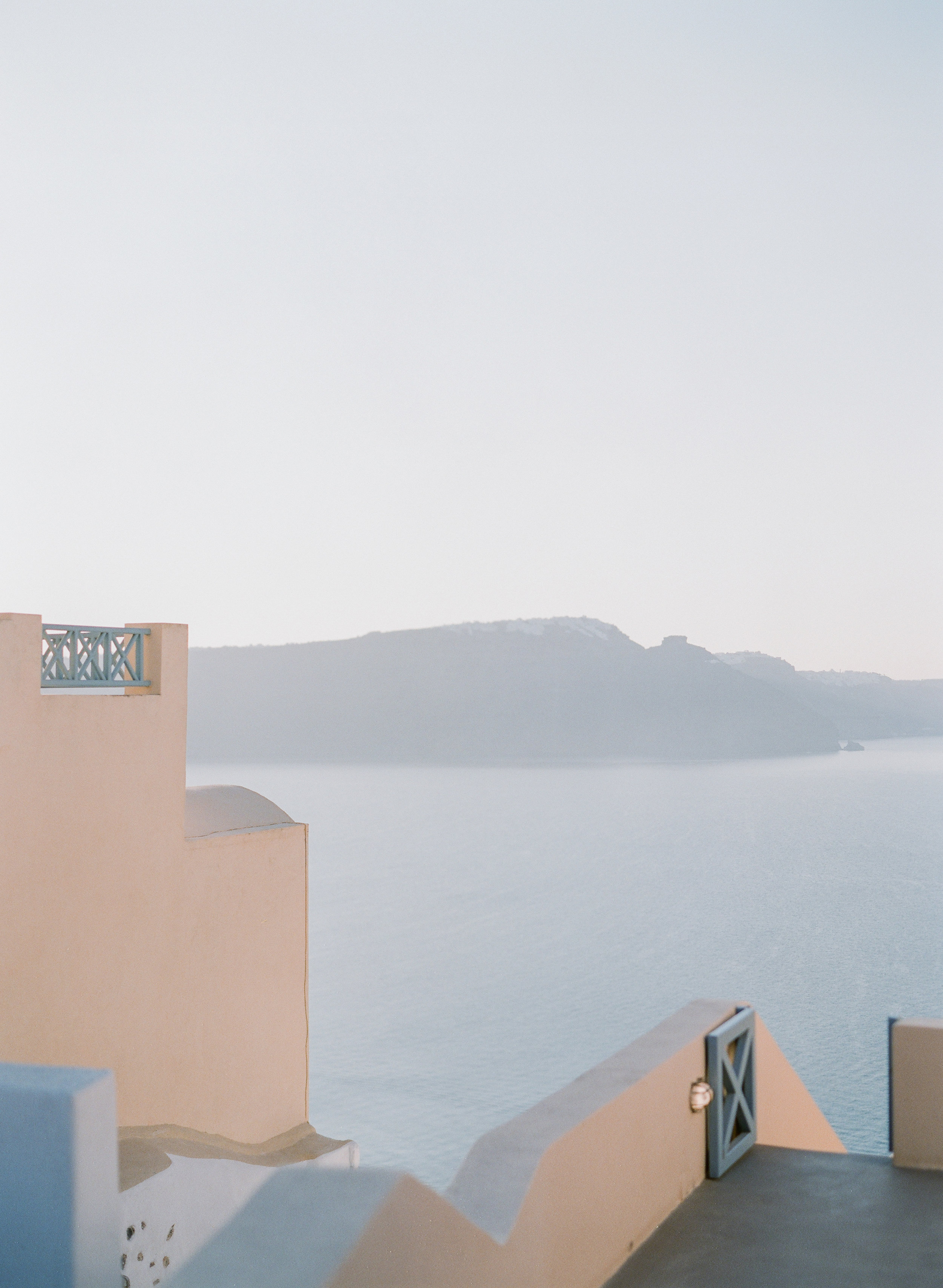 mollycarr-travel-destinationphotography-creativetravel-artists-filmphotography-unearthingtc-greece-ocean.JPG
