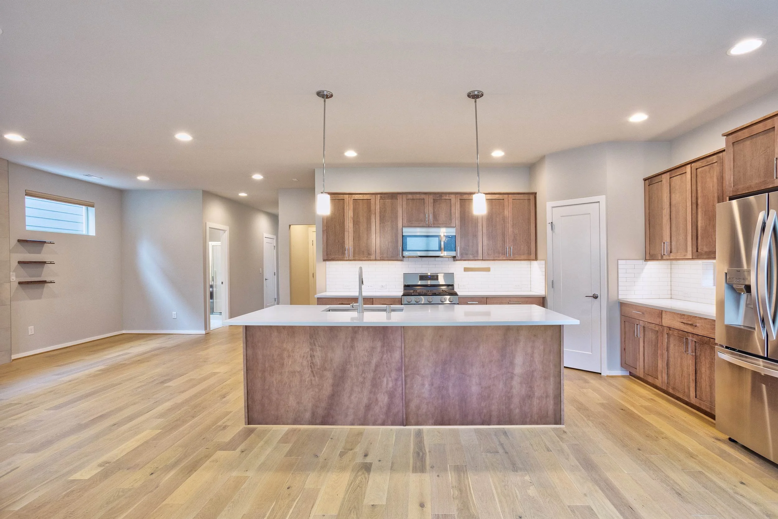 Gourmet Kitchen w/ Quartz Counter Tops
