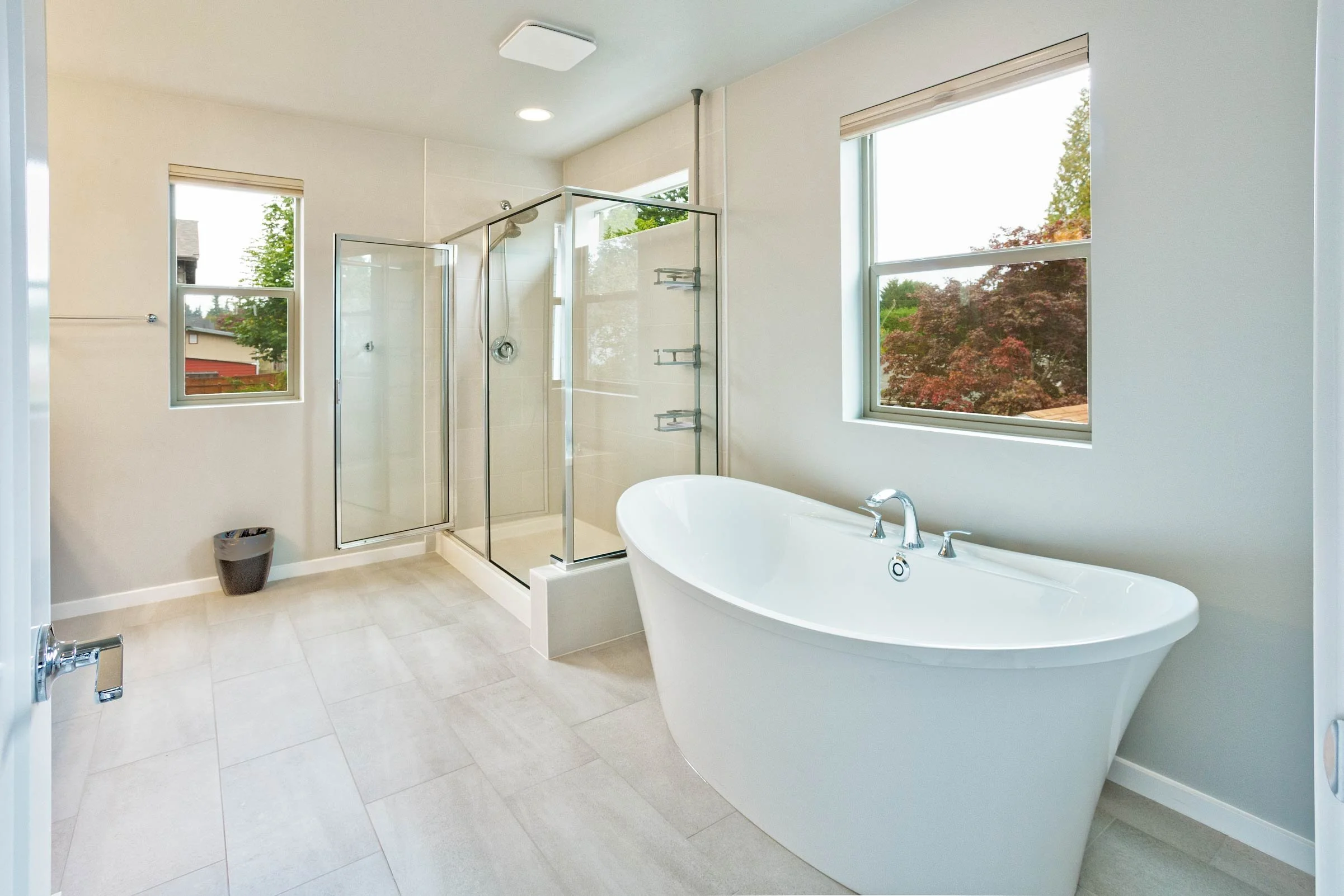 En Suite Bath - Soaking Tub & Glass Enclosed Shower