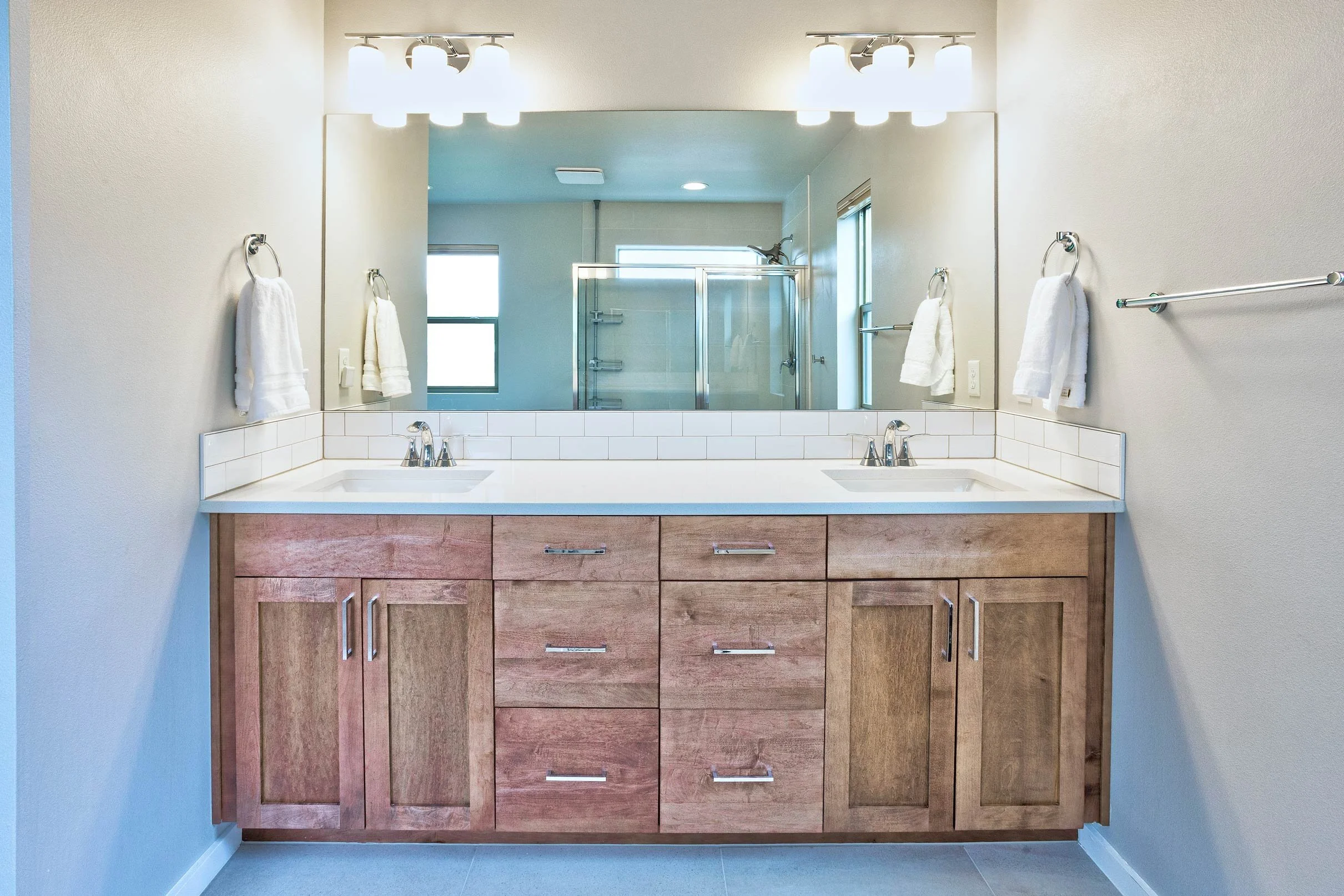 En Suite Bath - Dual Vanity