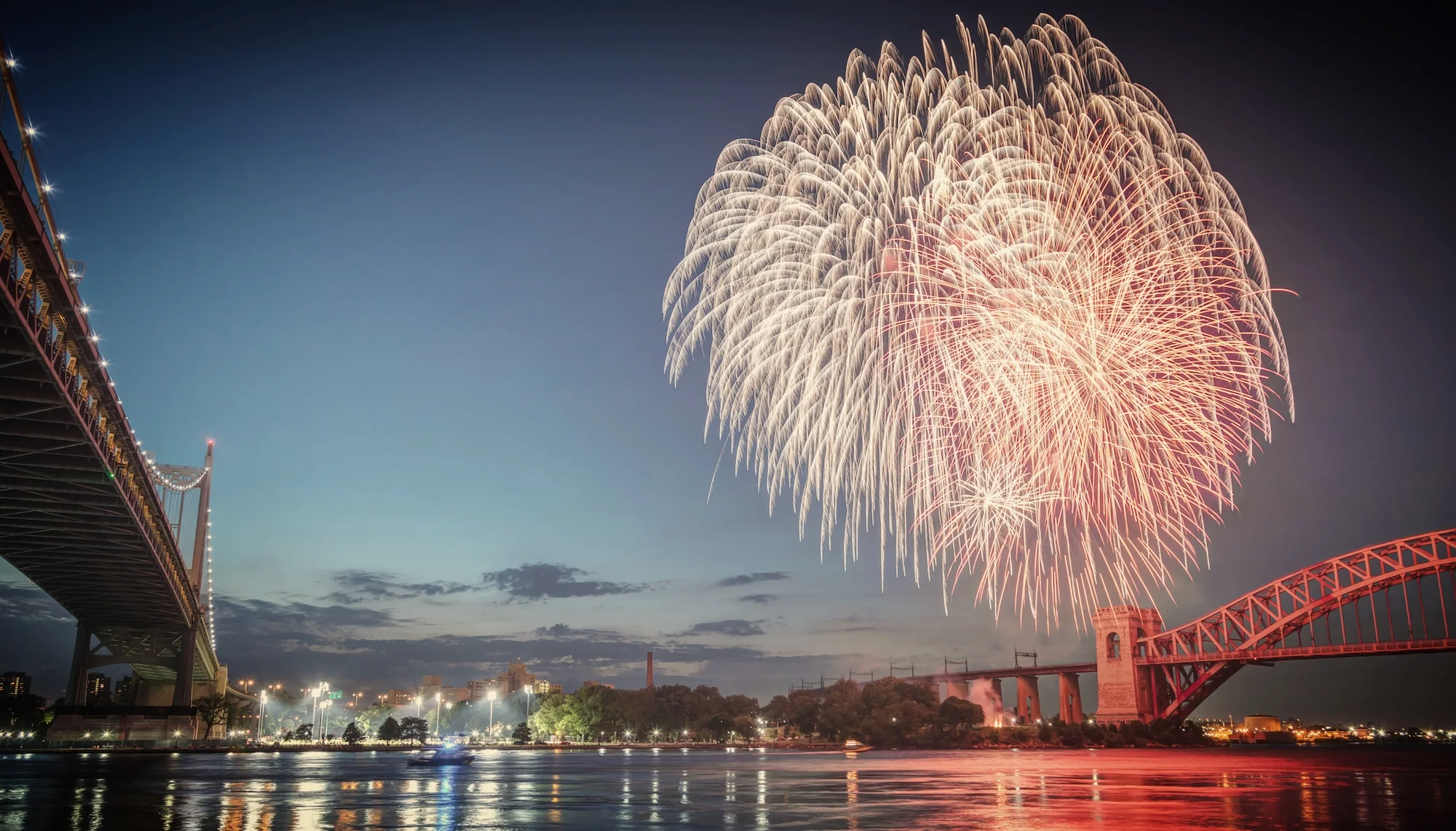 Qside Feuerwerk.jpg