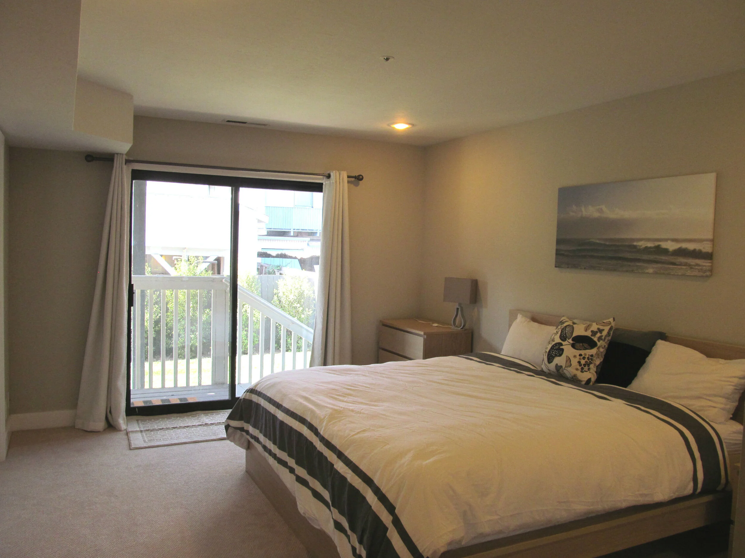 Downstairs_Queen_bedroom_with_slider.jpg