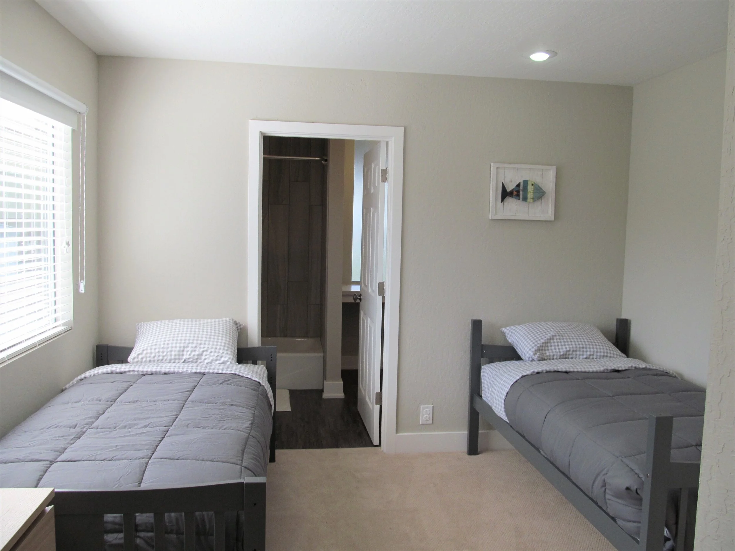 Twin_bedroom.jpg