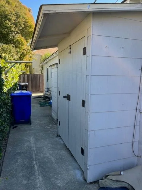 220 Center St_Laundry Area Doors.jpg