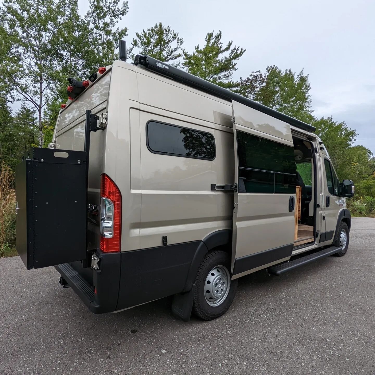 The owners of this custom Promaster are off road tripping 💚🚐 Excited to hear all about their first adVANture while we install a few more details, like completing the indoor shower. 
.
.
.
.
.
#rayoutfitted #vanbuild #vanlifecanada #vanbuilds #vanbu