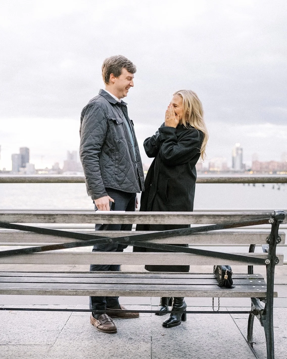 He got her a bench 🥹 the future Mr. And Mrs. Perry &amp; their quintessentially West Village proposal 🤍