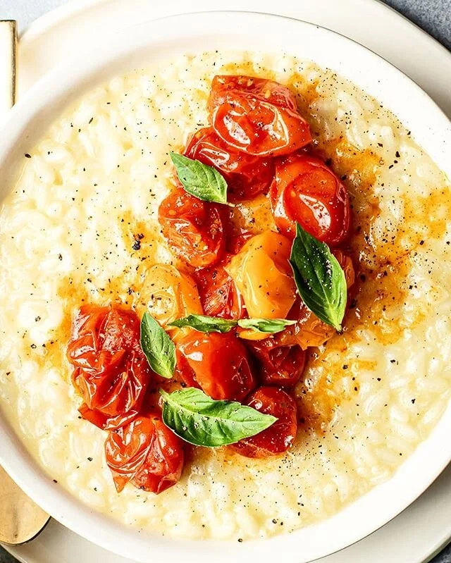 This bowl of creamy cheesy risotto is the ultimate indulgence. I never pass up the opportunity to eat risotto. Rice on its own is pretty good, but when you cook it in a savory broth with butter and shallots and then finish it with cheese and roasted tomatoes, I mean, come one. How incredible does that sound? Recipe is now up on my site. www.flourishingfoodie.com
.
.
.
#risotto #italy #italianfood #italian #cheese #cheesy #foodblogfeed #feedfeed #thefeedfeed #thekitchn #dietitianapproved #dietitians #healthymeals #thenewhealthy #artistsoninstagram #savory #saveurmag #delicious #dietitians #dietitianapproved #f52gram #f52grams #foodglooby