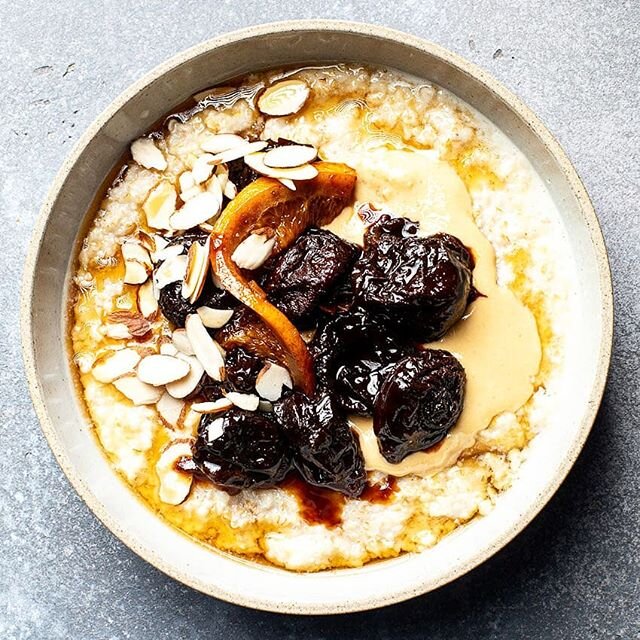 Start your day off right with a big bowl of warm and comforting oatmeal with stewed prunes. With a hint of cinnamon and orange, these stewed prunes are as sweet as candy. Created in partnership with @caprunes Grab the recipe link below. #ad https://w