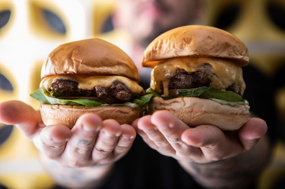 lanchonete-da-cidade-home-hamburguers-duplo.jpeg