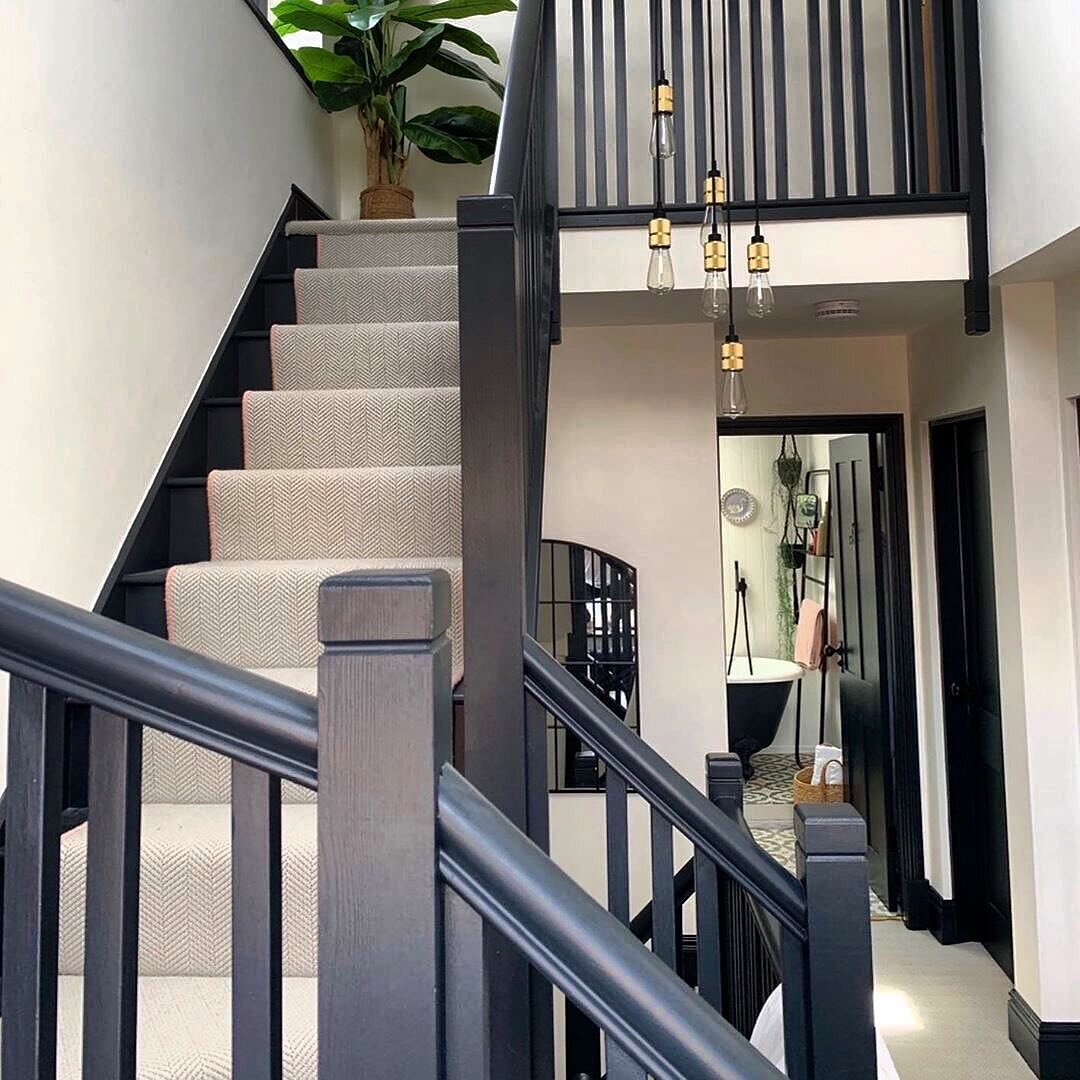 When it comes to stylish carpet, the chevron is a pattern that packs a big punch.⁣⁣
⁣⁣
Pictured here is the home of one of our favourite interiors accounts -  @placefortyeight - where Katy chose Kersaint Cobb&rsquo;s Cascade range for her stair runne