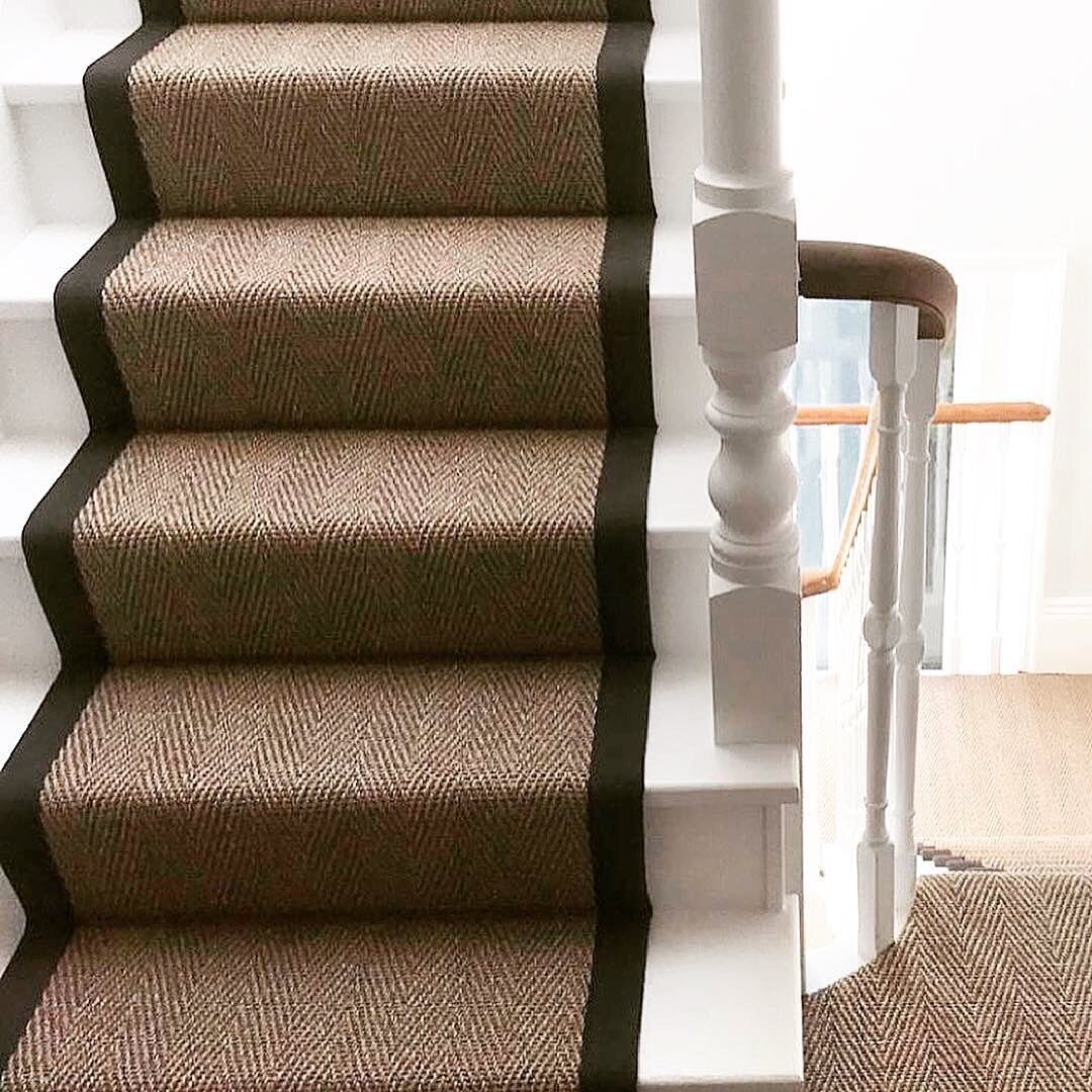 Sisal is one of the hardest wearing natural fibre flooring products you can find. ⁣⁣
⁣⁣
Made from the fibres of a plant called Sisalana Agave, this floor covering will last for many years and is perfect for heavy traffic areas such as stairs and hall