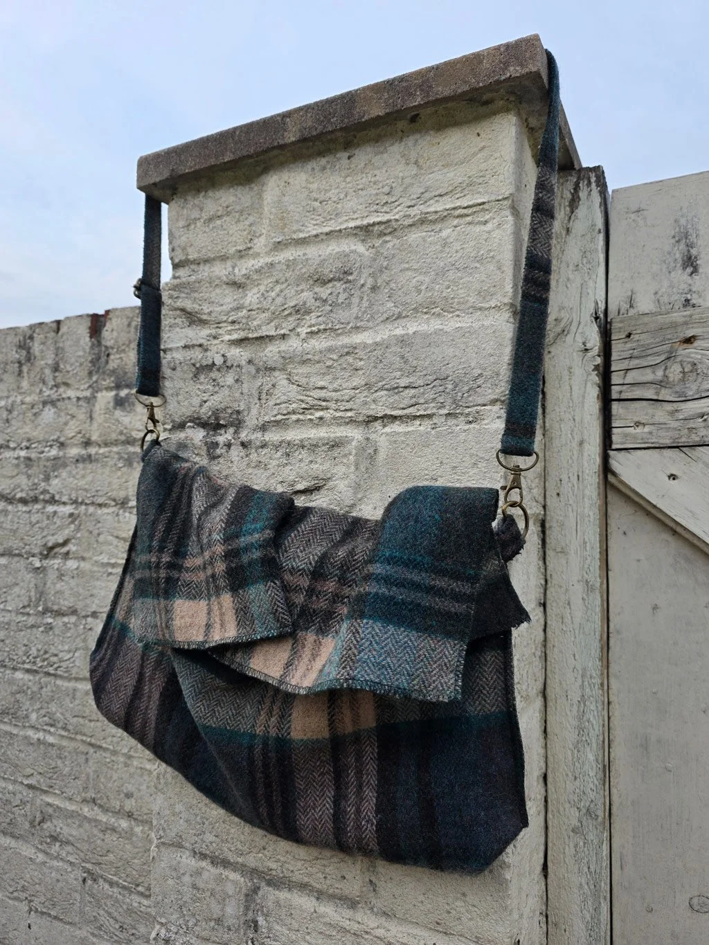 completed with a matching purse 