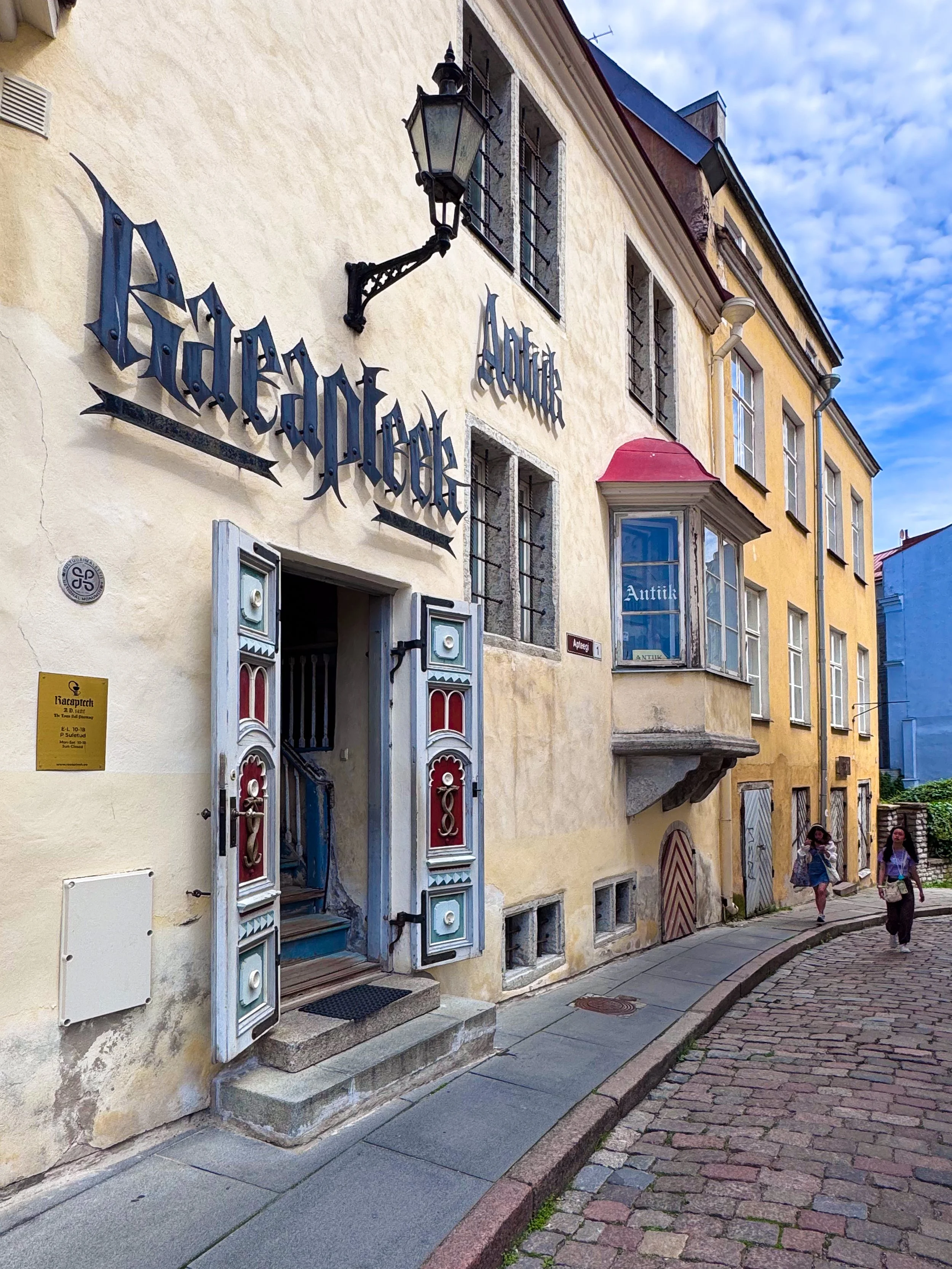 Raeapteek, Town Hall Pharmacy
