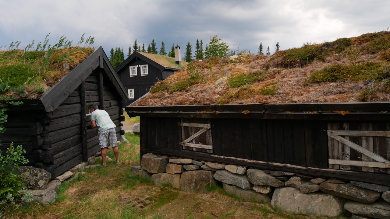 Checking out the hytte sheds.