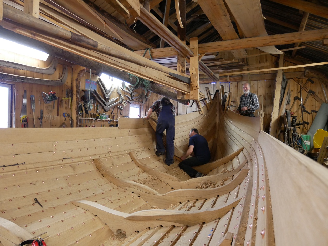 Arne-Terje, Ola and Gunnar discussing the frame that will support the side rudder.
