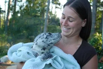 Jessica-Kurek-and-Seal-pup-2_0.jpg