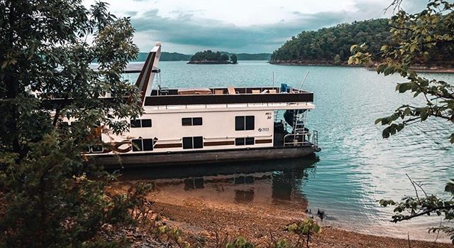 Beautiful shot from @jessethejames taken in Kentucky 📸
.
Does this picture remind you of a memory? Let us know ⬇️