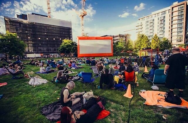 Those were the days. While miss those warm summer days on the grass in @southlakeunion . We can&rsquo;t wait to catch a flick in the future at @seattleoutdoorcinema