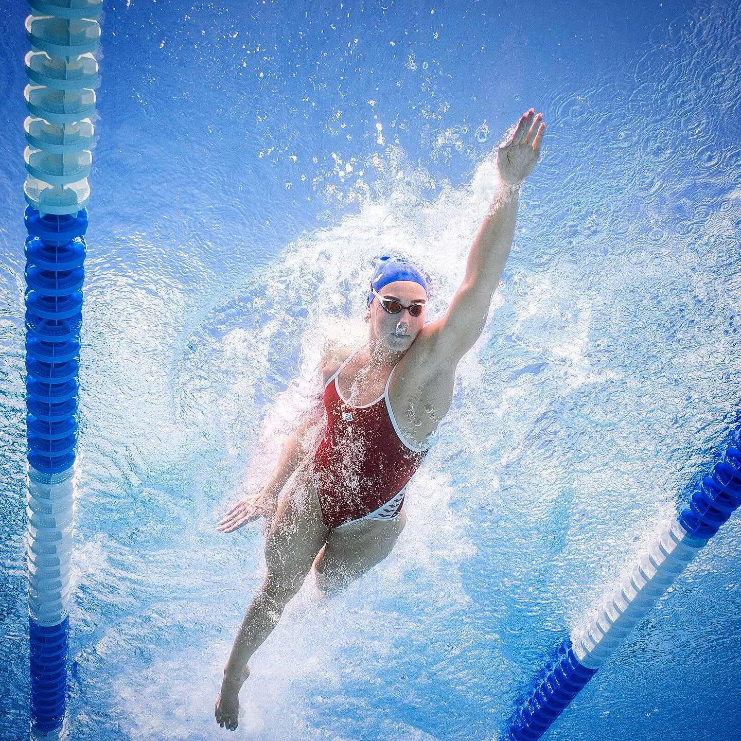 Underwater moments with @alexwalsh7 &amp; @arenausa ✨