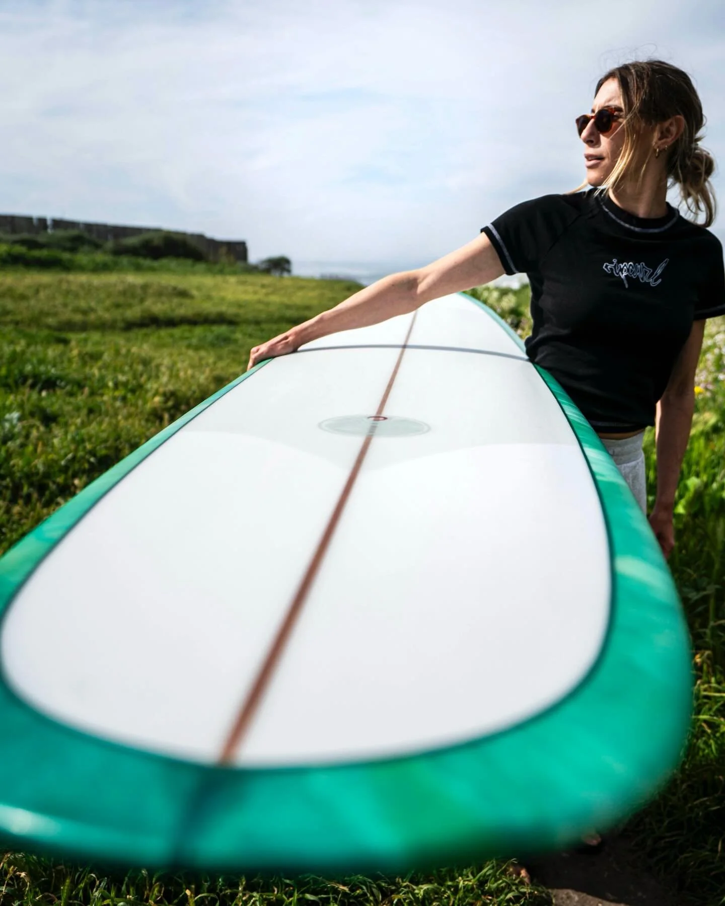 If you&rsquo;re looking to get a custom board made, I know a gal. 👌🏻
Endlessly amazed by the craftsmanship and creative mind of @atelierqualiasurf. Always an honor to get to capture your work, my friend. 💛 

#customsurfboards #santacruzmade #surfb