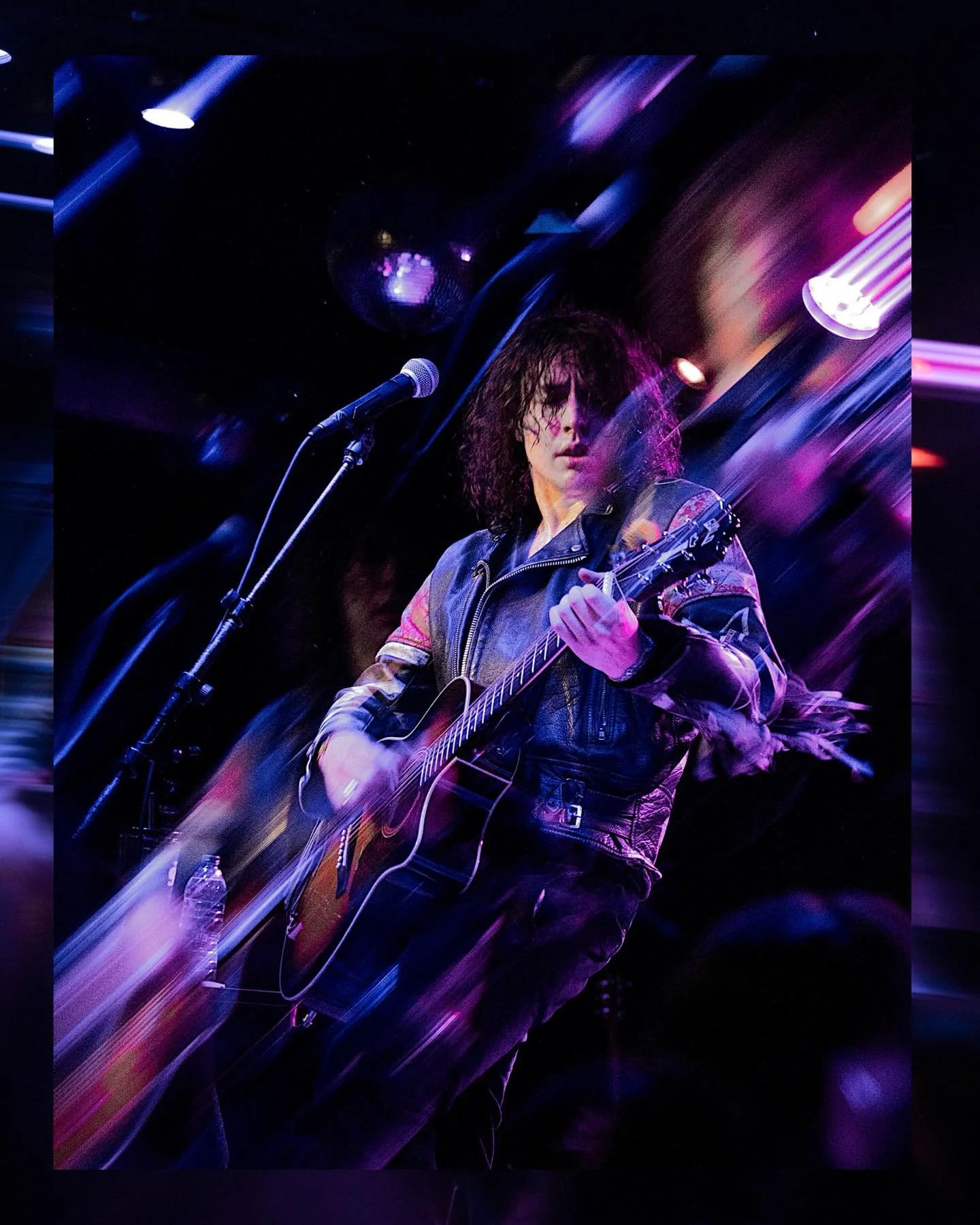 The one and only @barnscourtney 🤘🏻

Unplugged Solo Sessions was absolute fire. 🔥 So freakin&rsquo; rad to see you totally crush it, my friend. What a time. 

📍 The Moroccan Lounge, LA. 

#barnscourtney