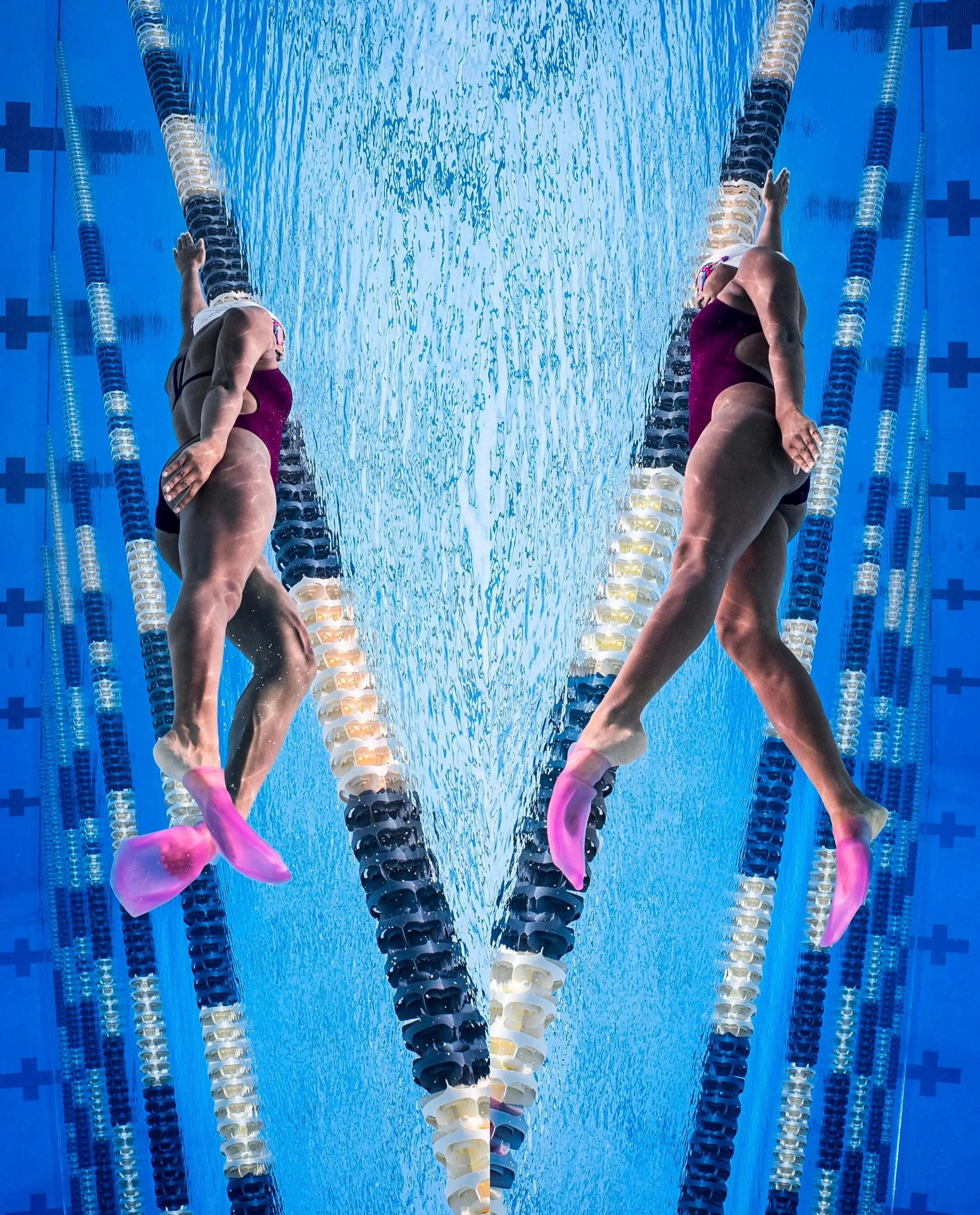 How about the new @finisswim SlipFin Pro tho 👀 

You&rsquo;re gonna want to try these. Definitely not like your normal fins, in the best kind of way. 👌🏻

#finisswim #slipfinpro #underwaterphotgraphy #femalesportsphotographer