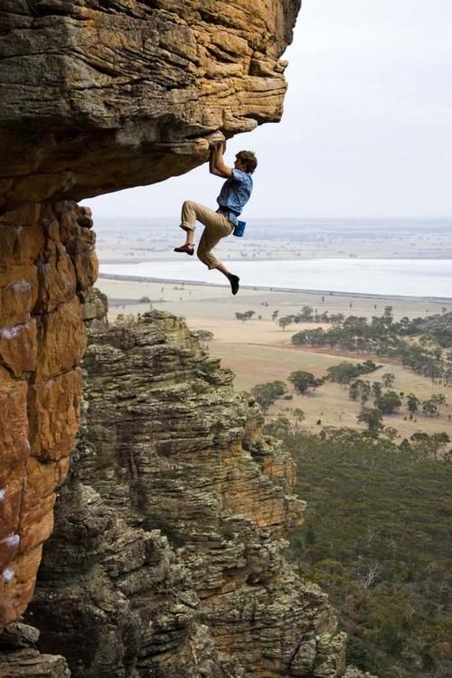 de4d1e62b1f1a50c86fa05f138cf8e9b--hang-in-there-hold-on.jpg