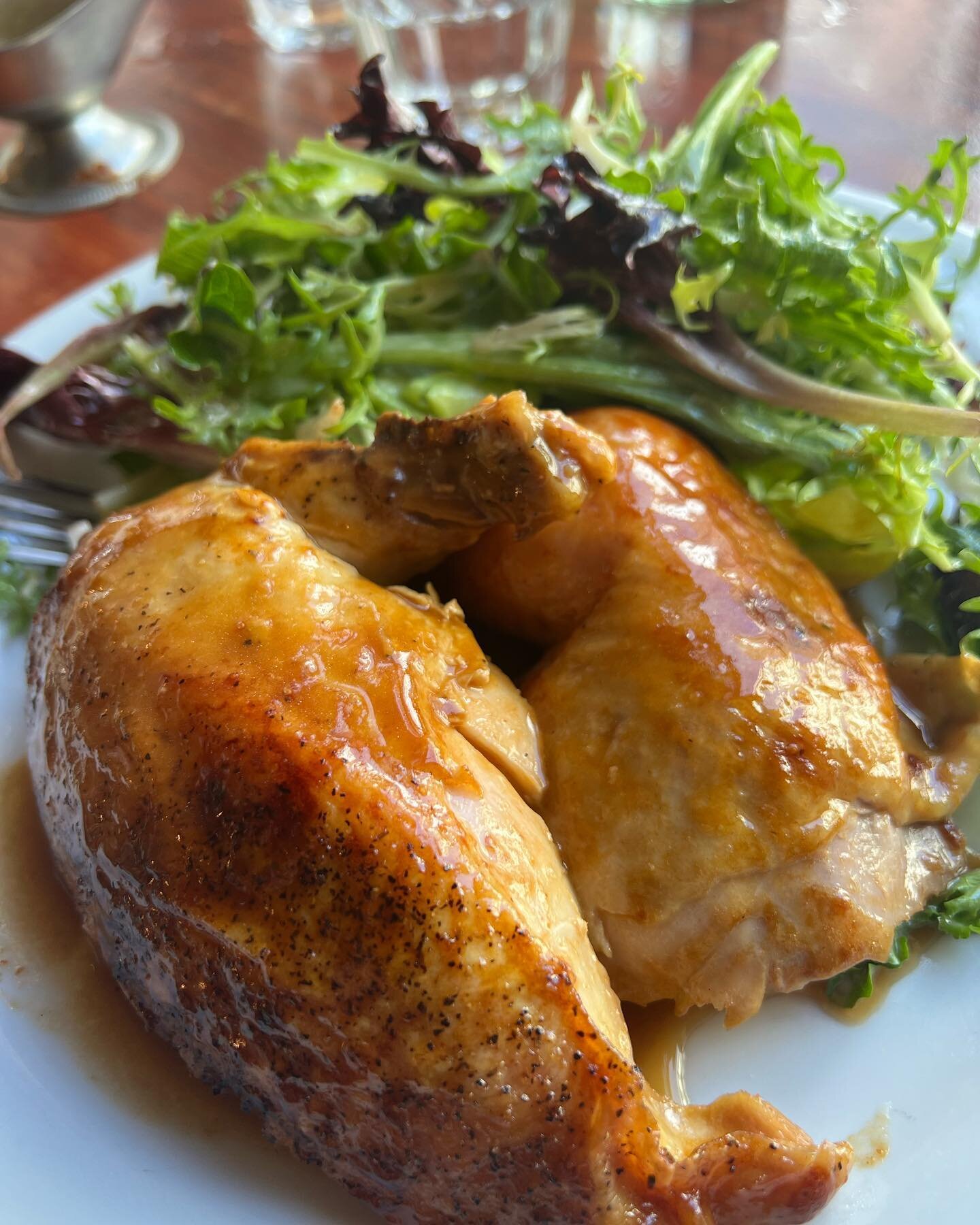 The favorite 
Office lunch &hellip;.
Roasted chicken and salad 
@cafedelapressesf 

#sanfrancisco 
#frenchcafe 
#unionsquare 
#california
