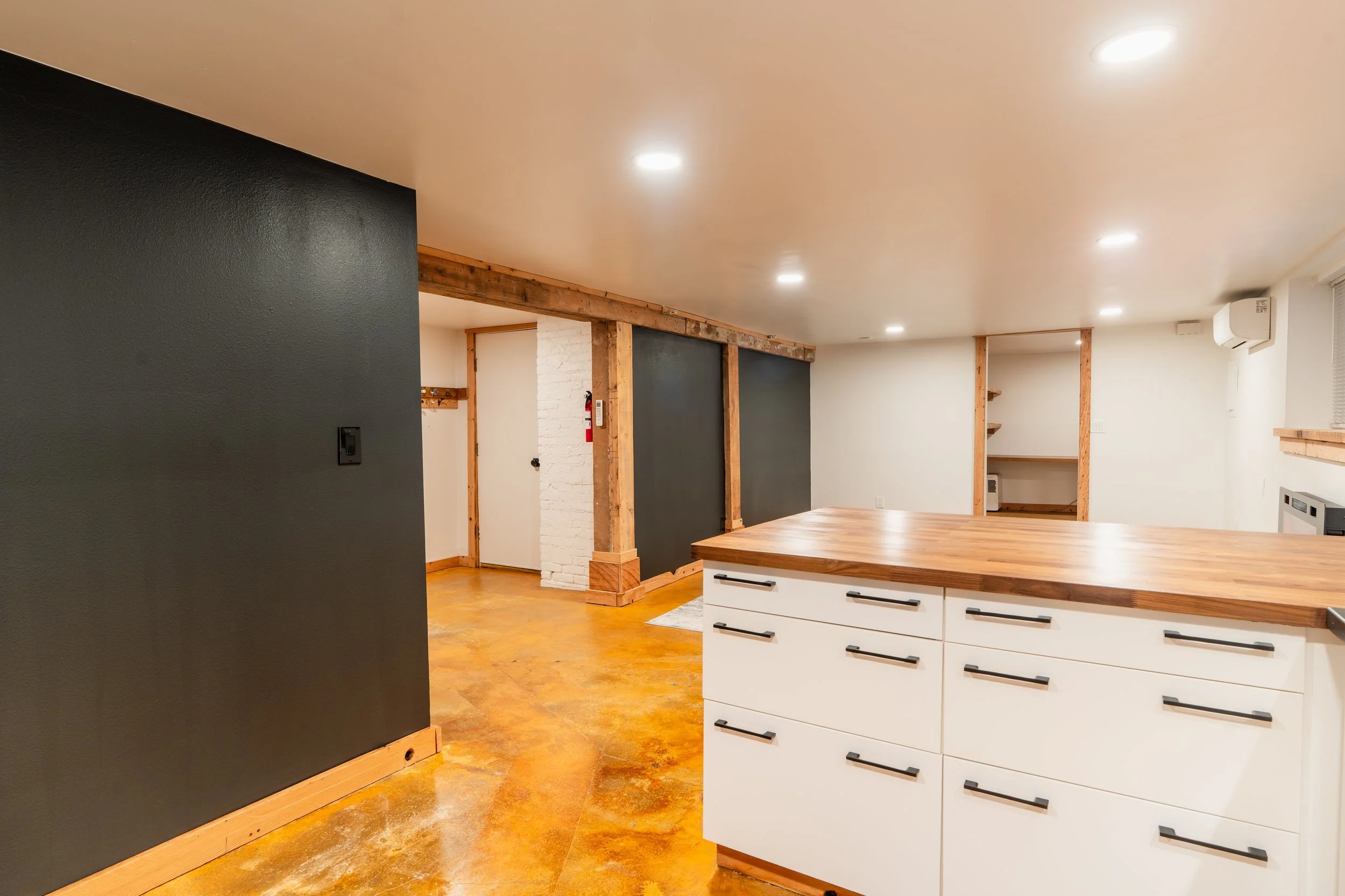 10-U1-Kitch to Hall.jpg